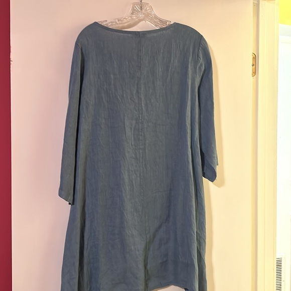 High quality linen tunic in denim blue by Devitalia, fits size small to medium. - Picture 4 of 4